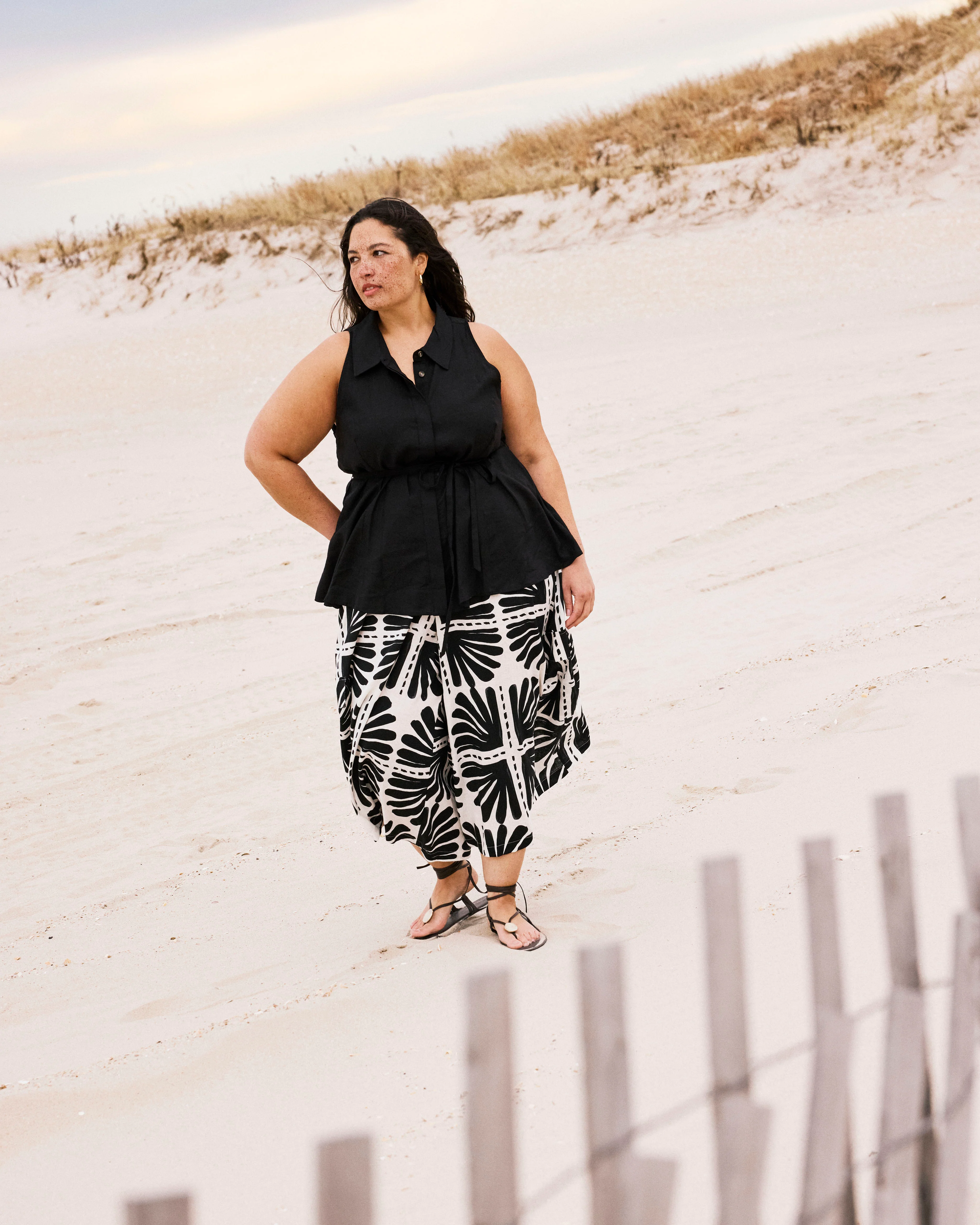 Adelaide Sleeveless Linen Shirt - Black - Image 3