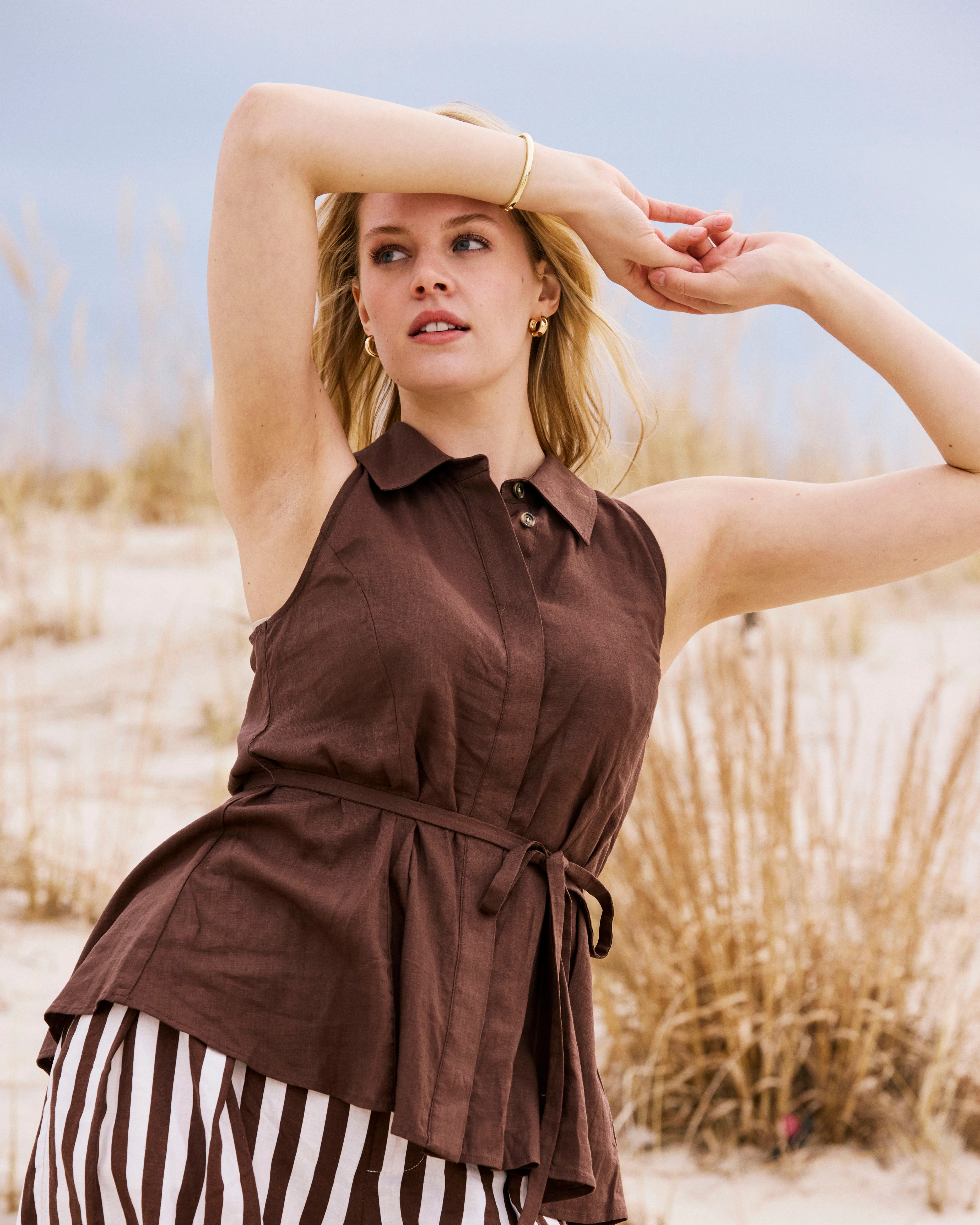 Adelaide Sleeveless Linen Shirt - Peppercorn - Image 2