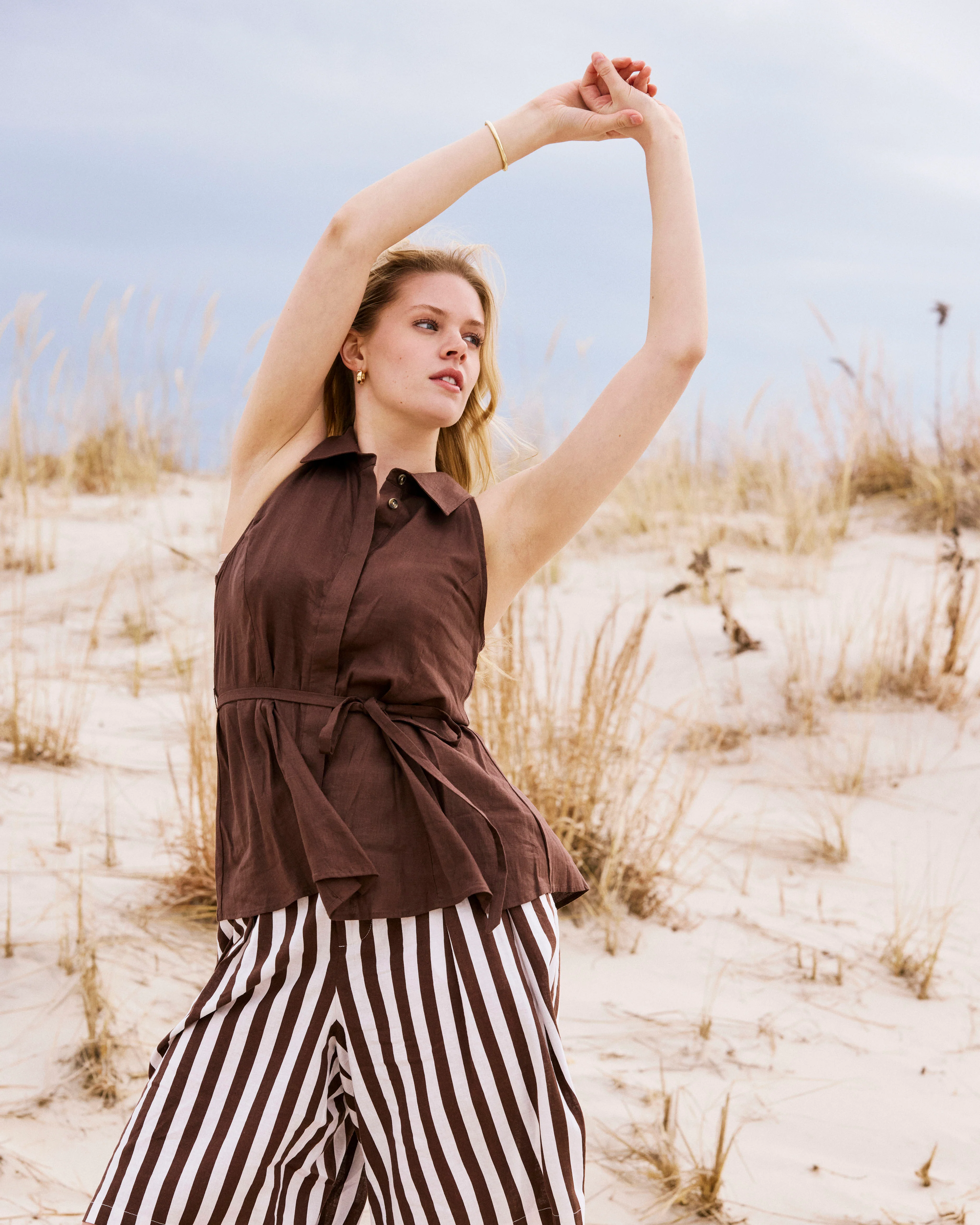 Adelaide Sleeveless Linen Shirt - Peppercorn - Image 6