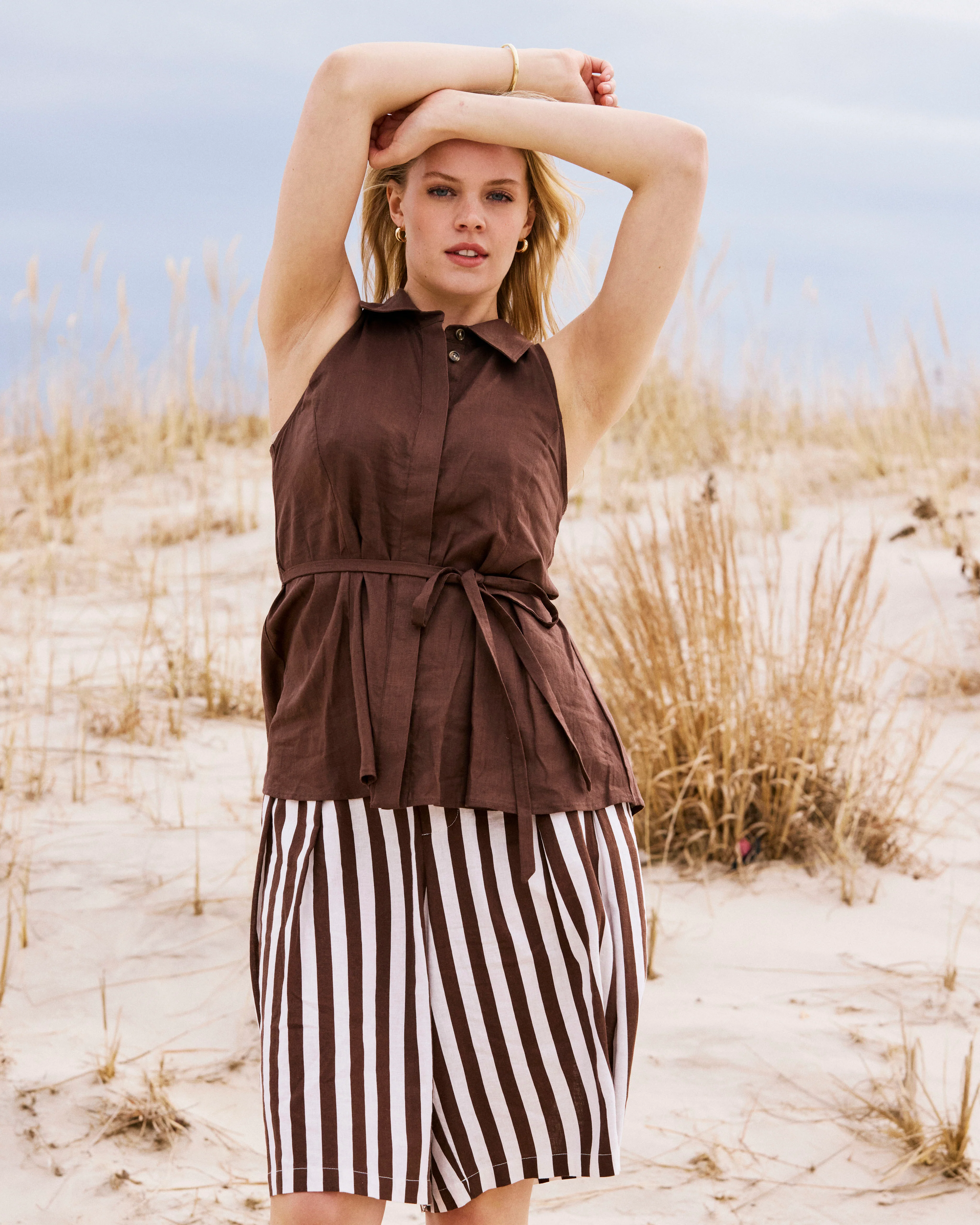 Adelaide Sleeveless Linen Shirt - Peppercorn - Image 7