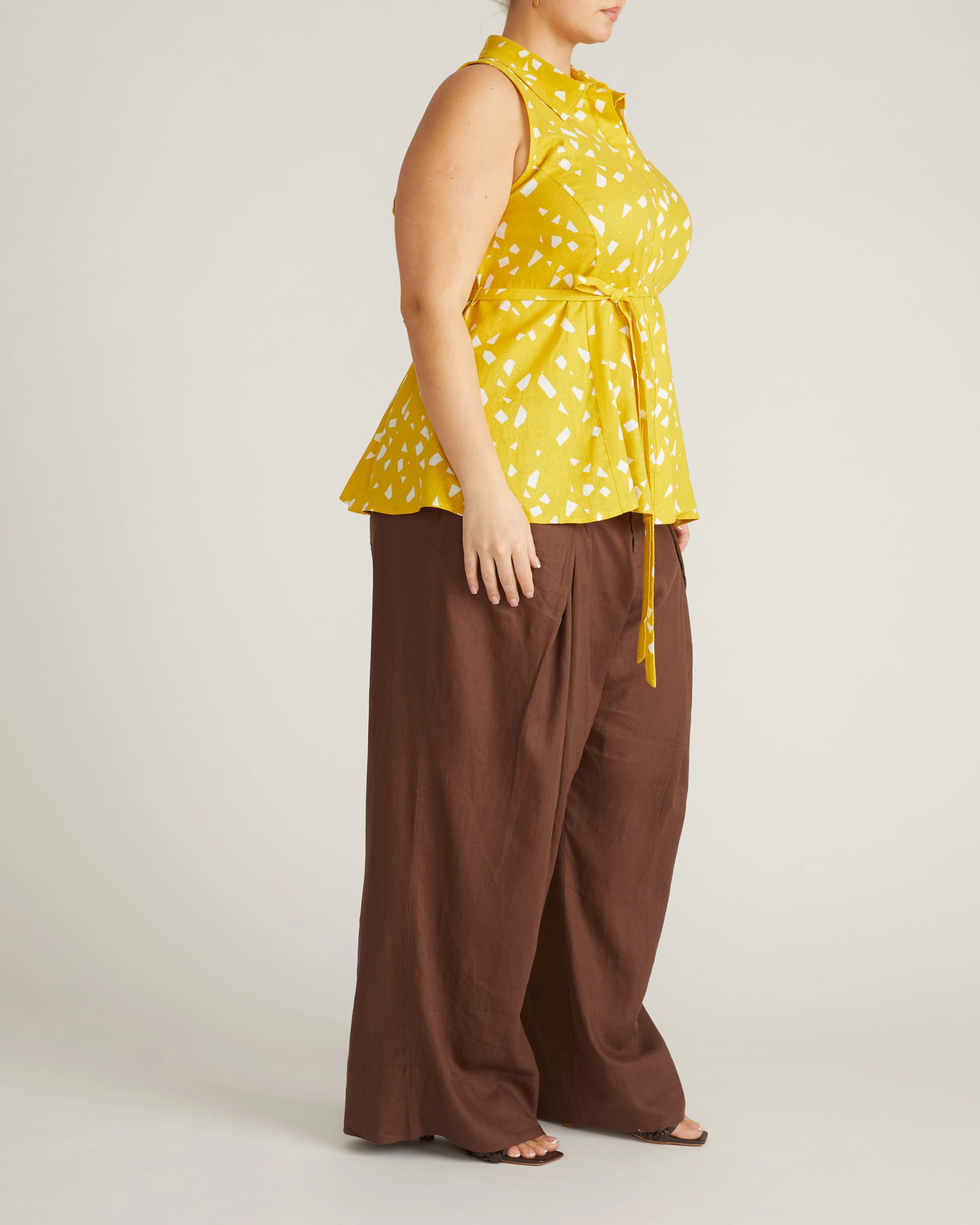 Adelaide Sleeveless Linen Shirt - Yellow Confetti Print - Image 5