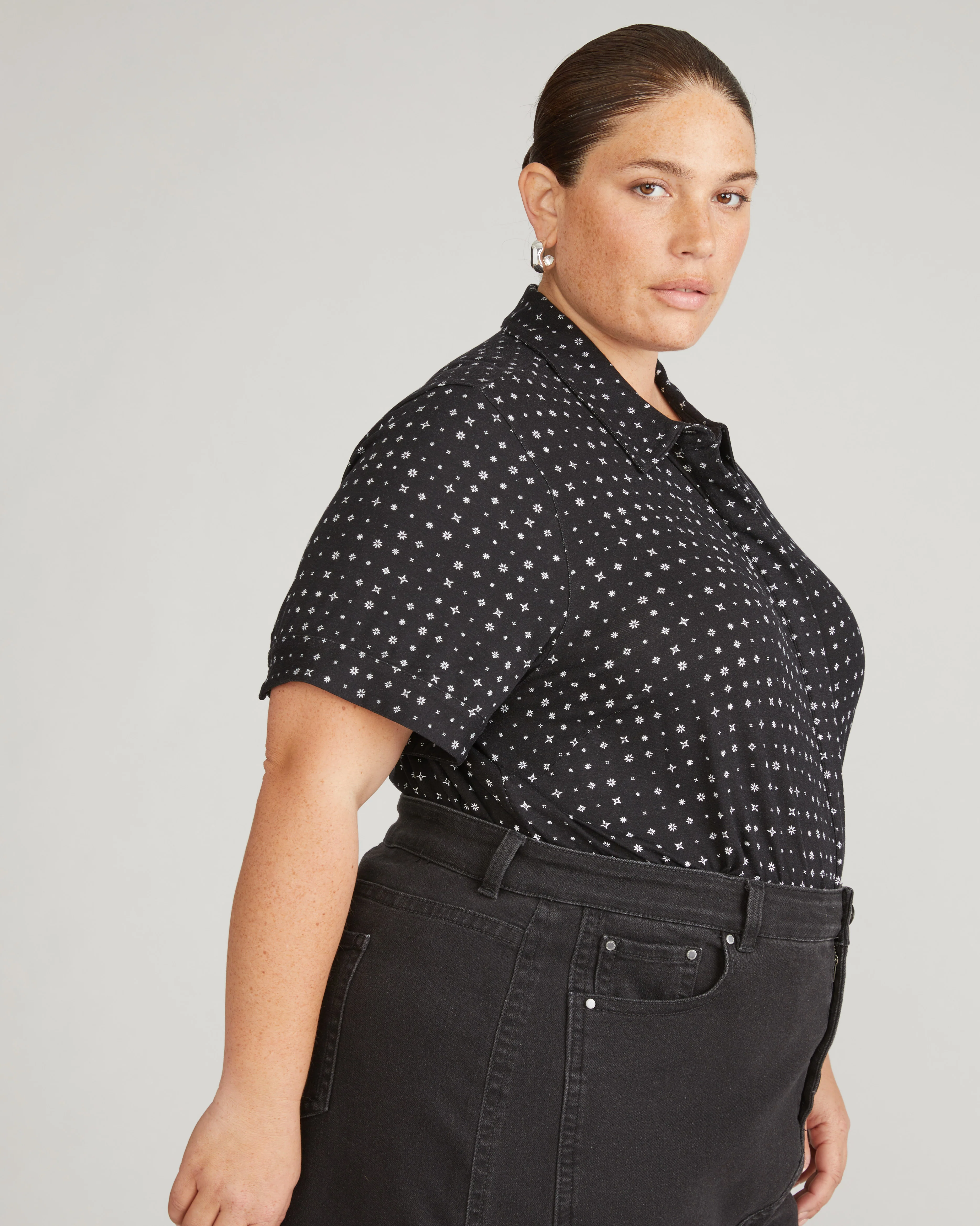 Chelsea Liquid Jersey Short Sleeve Shirt - Galactic Print in Black - Image 5