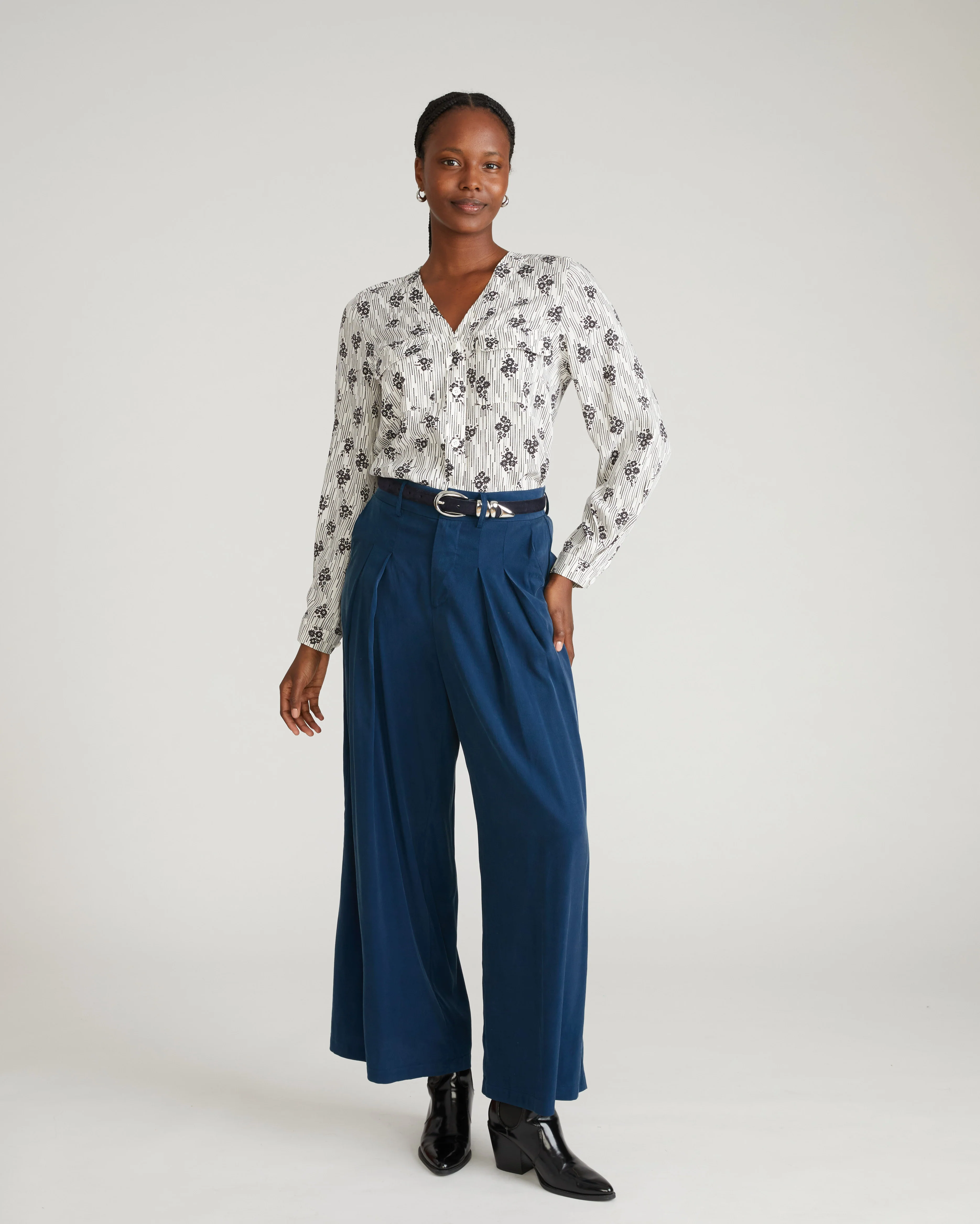 Cooling Stretch Cupro Button-Down Blouse - Vintage Daydream Print - Image 4