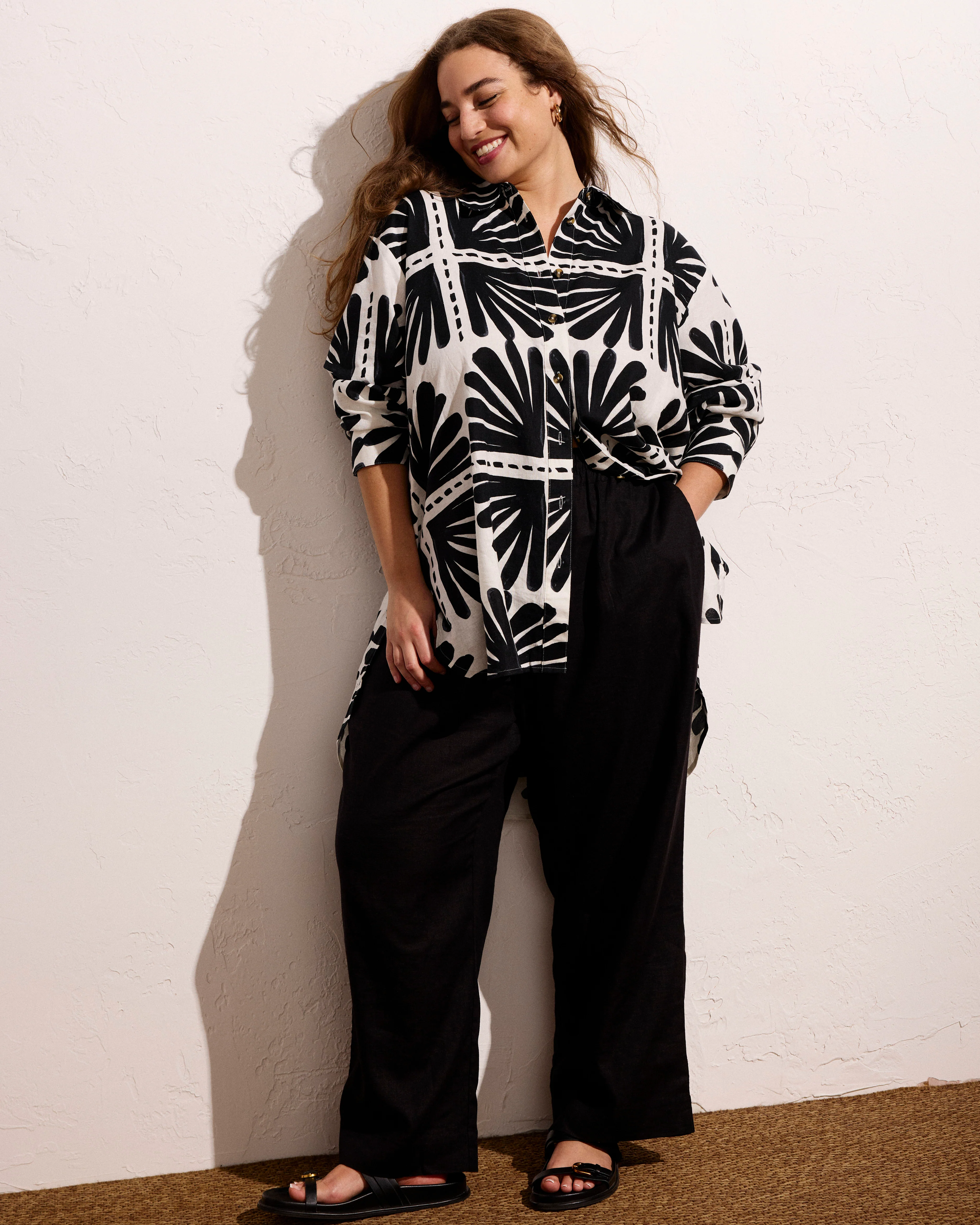 Dawn Linen Hi Low Tunic - Ink Bloom Print - Image 3