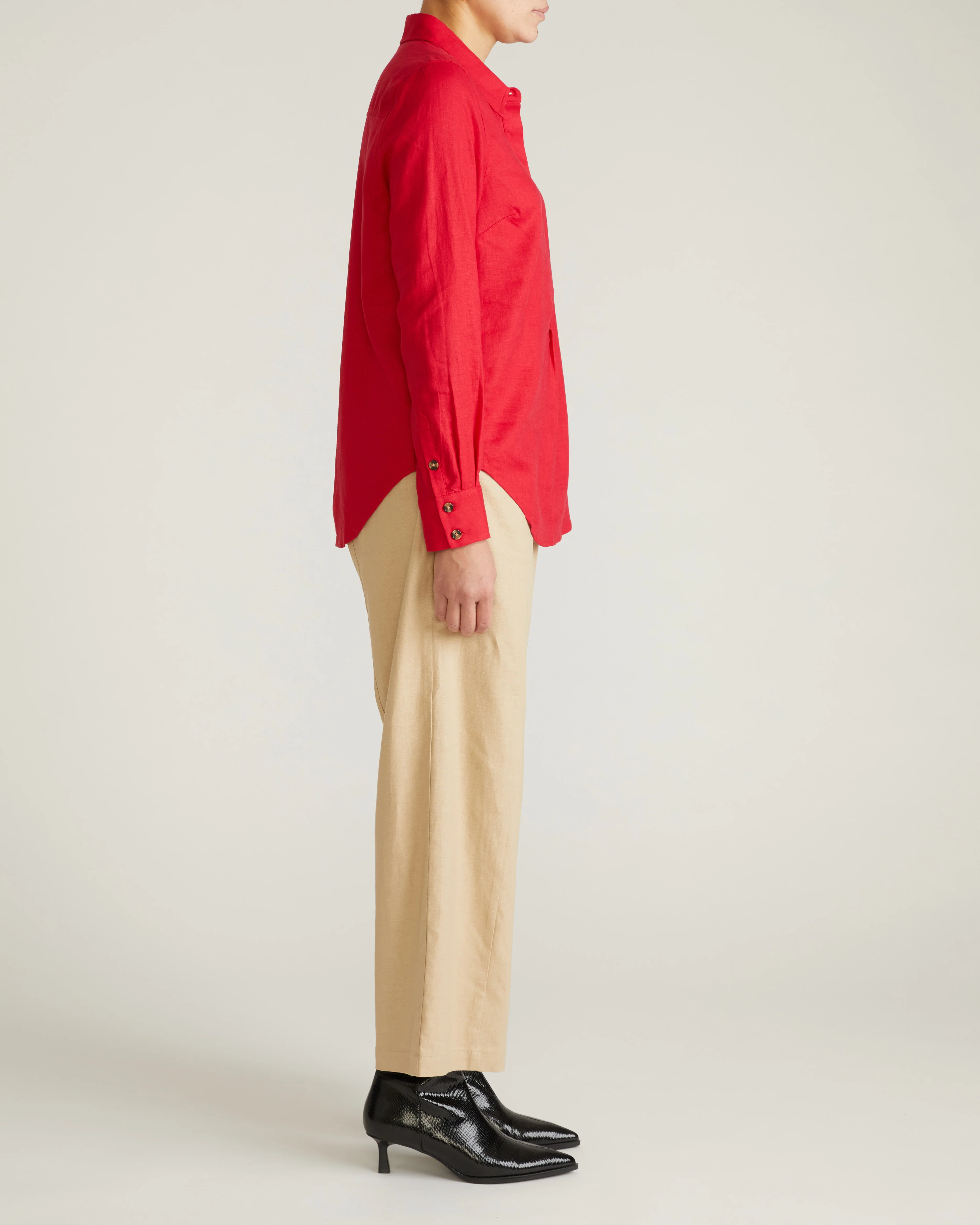 Elbe Popover Stretch Linen Shirt - Brilliant Red - Image 7