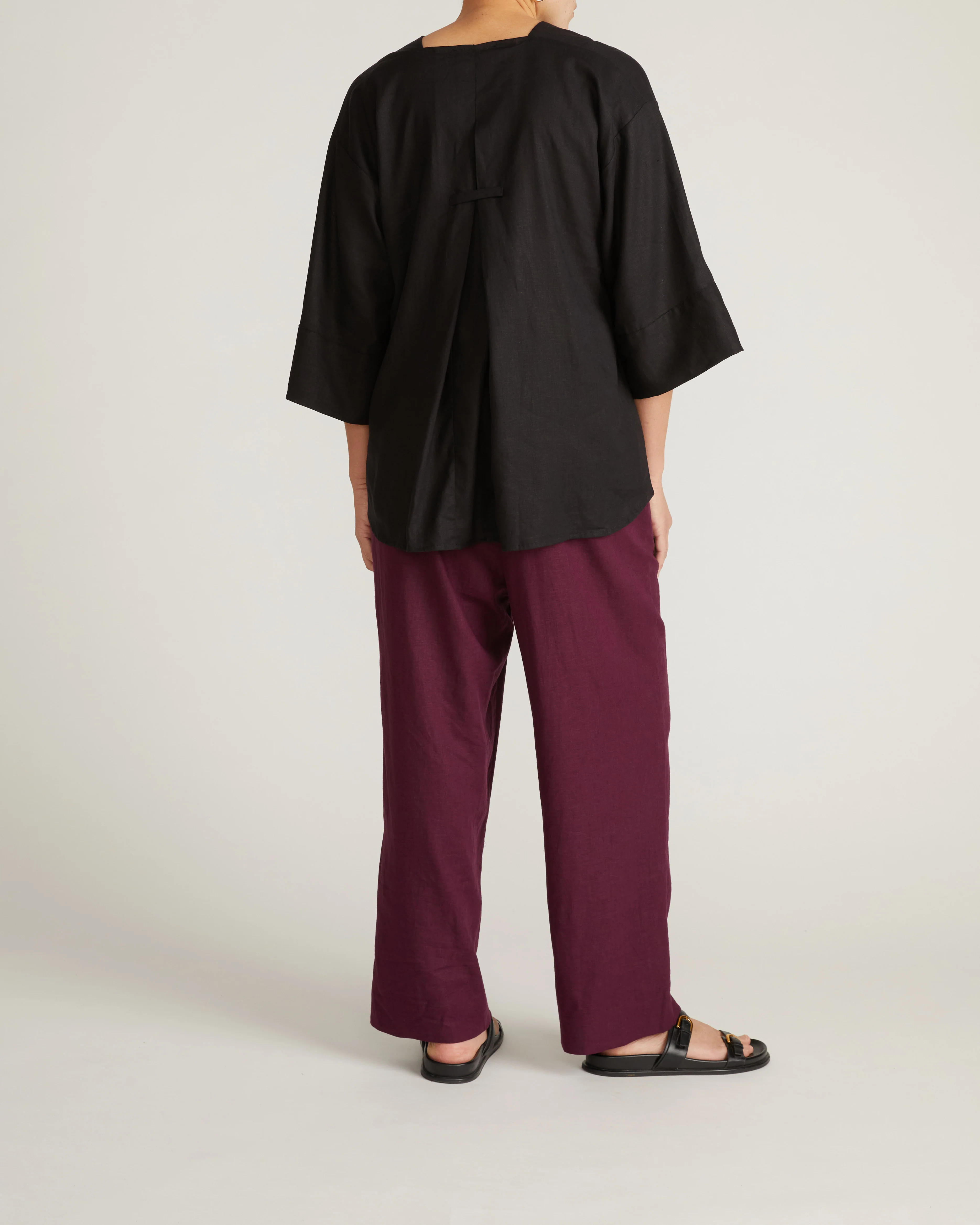 Elio V-Neck Linen Top - Black - Image 7