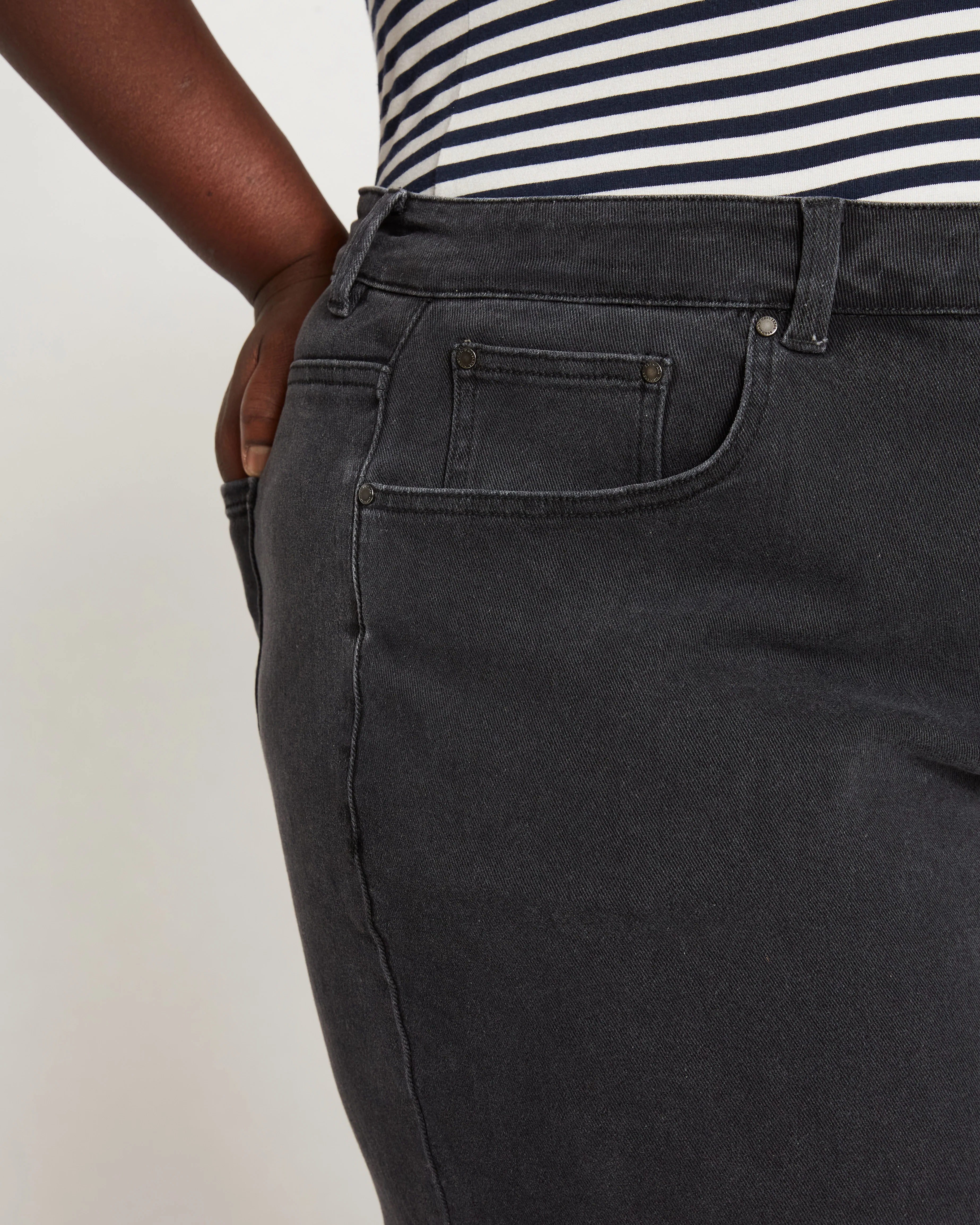 Etta High Rise Straight Leg Jeans 28 Inch - Washed Black - Image 4