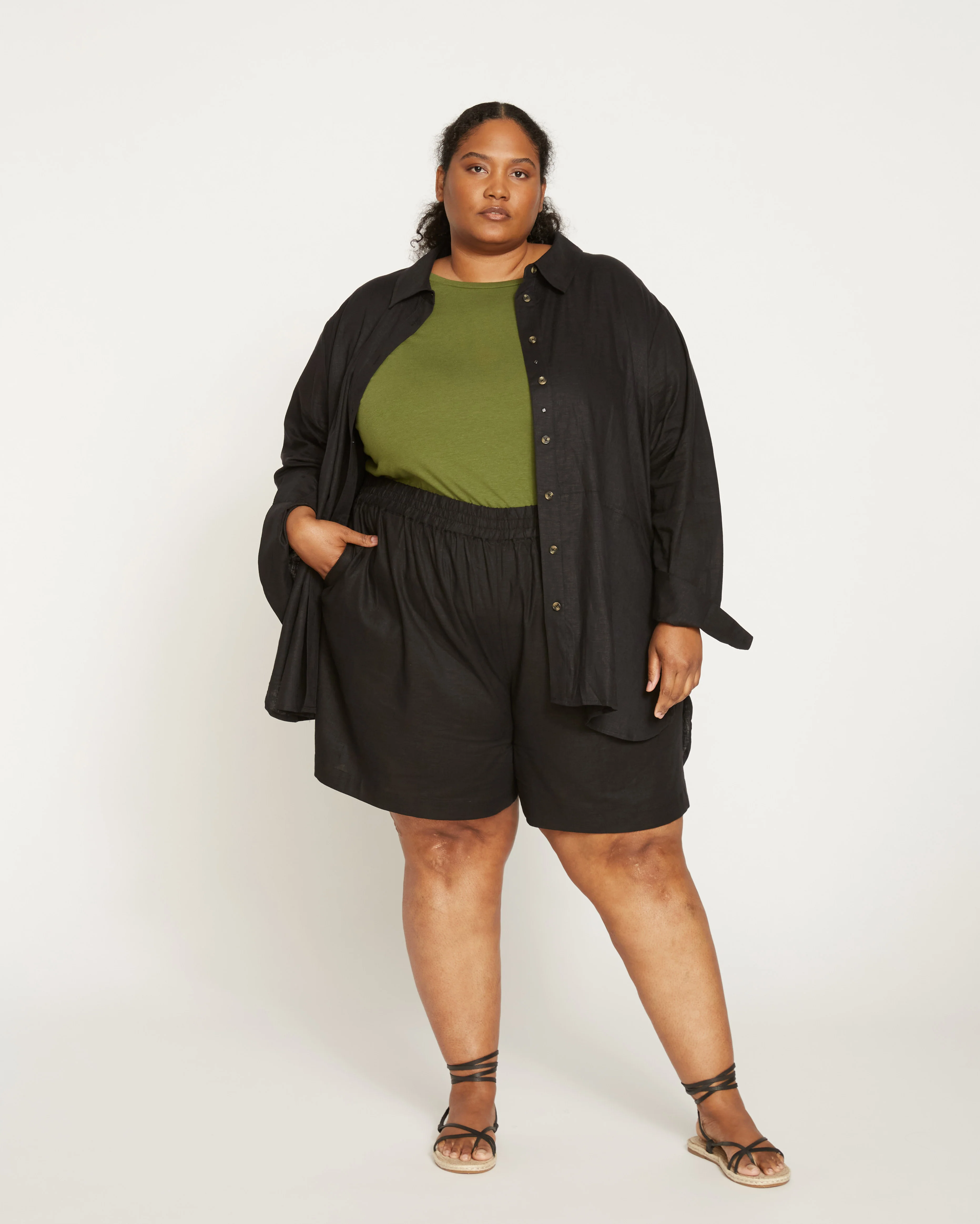 Juniper Linen Easy Pull-On Shorts - Black - Image 11
