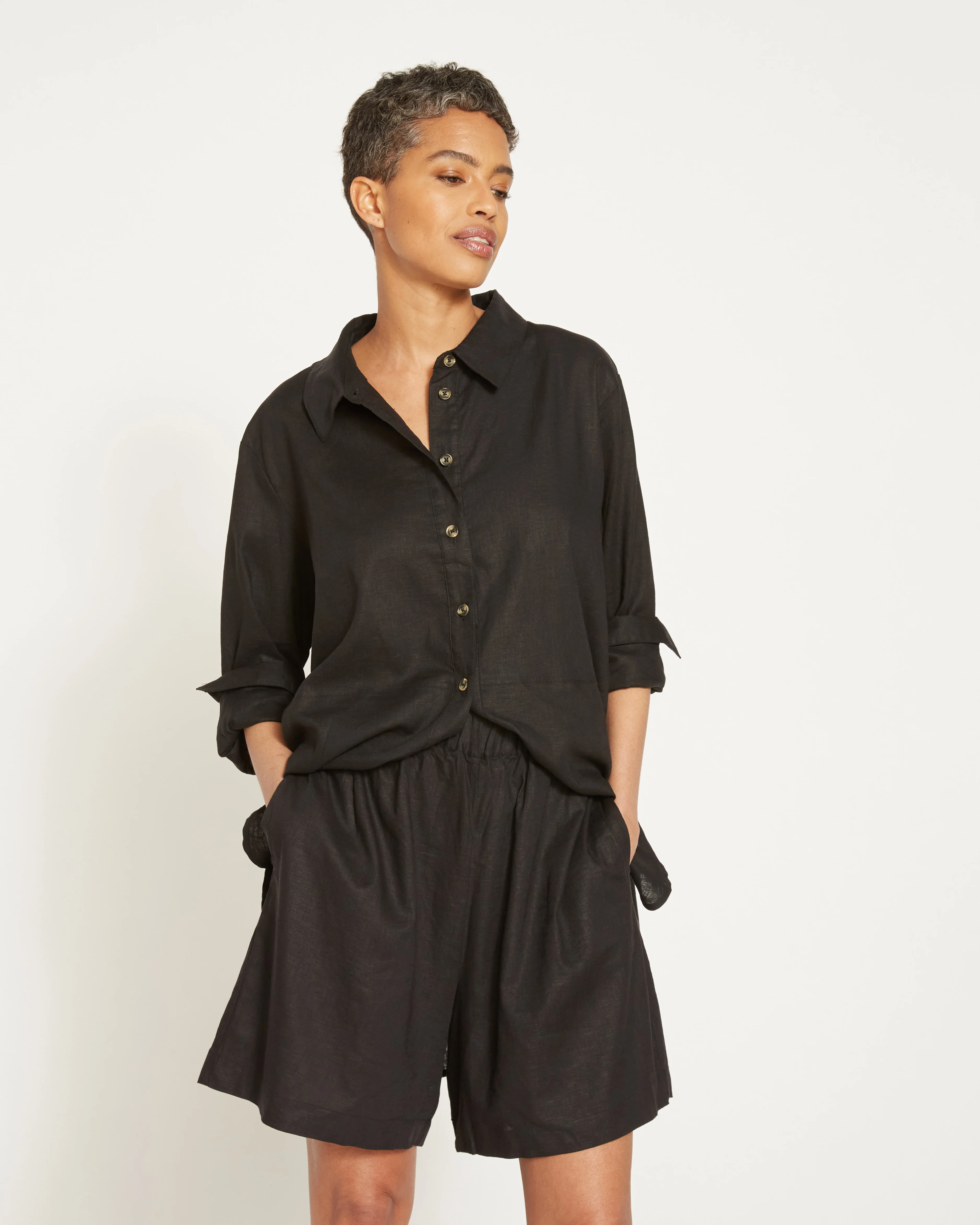 Juniper Linen Easy Pull-On Shorts - Black - Image 5