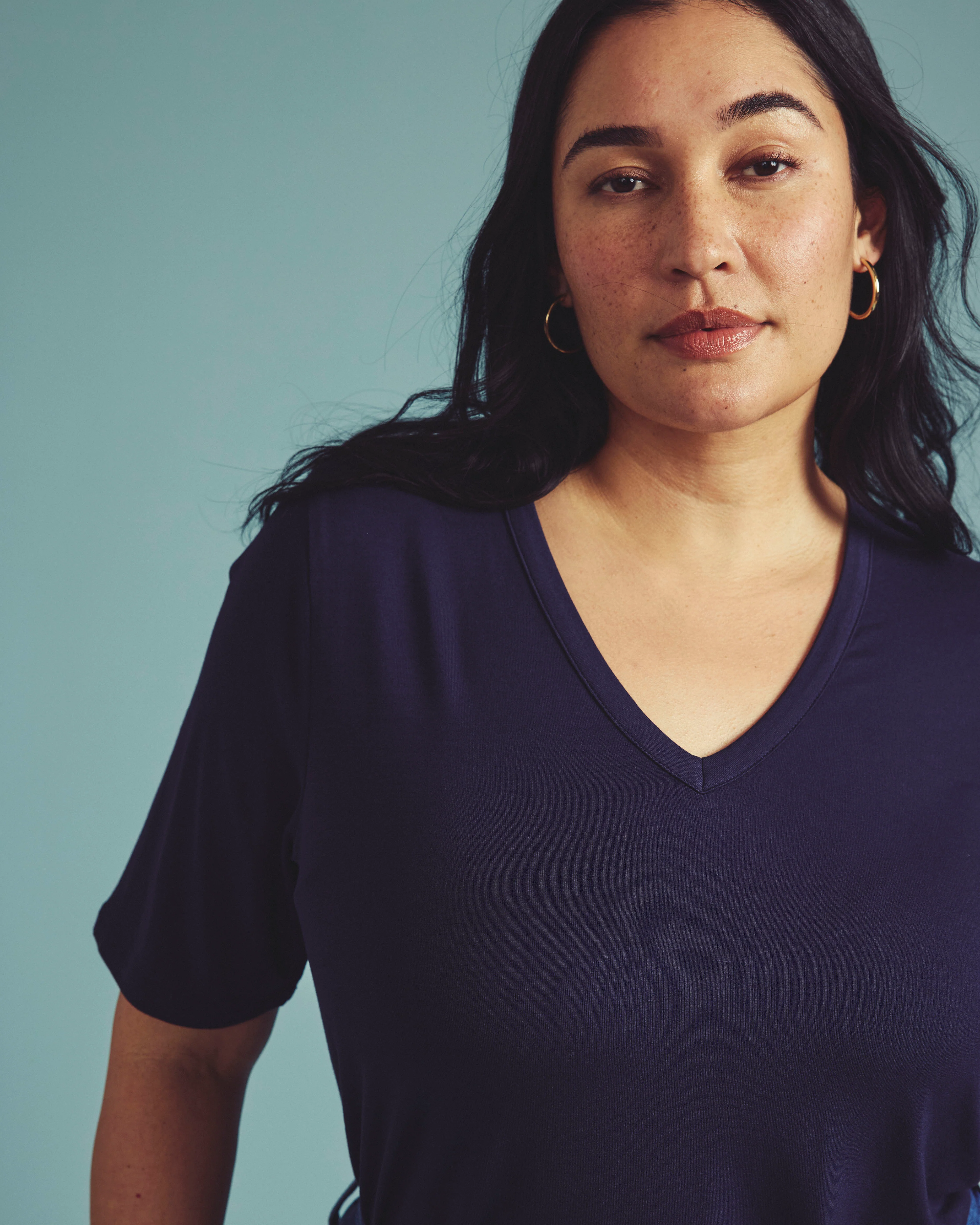 Lily Liquid Jersey V-Neck Stovepipe Tee - Midnight - Image 3