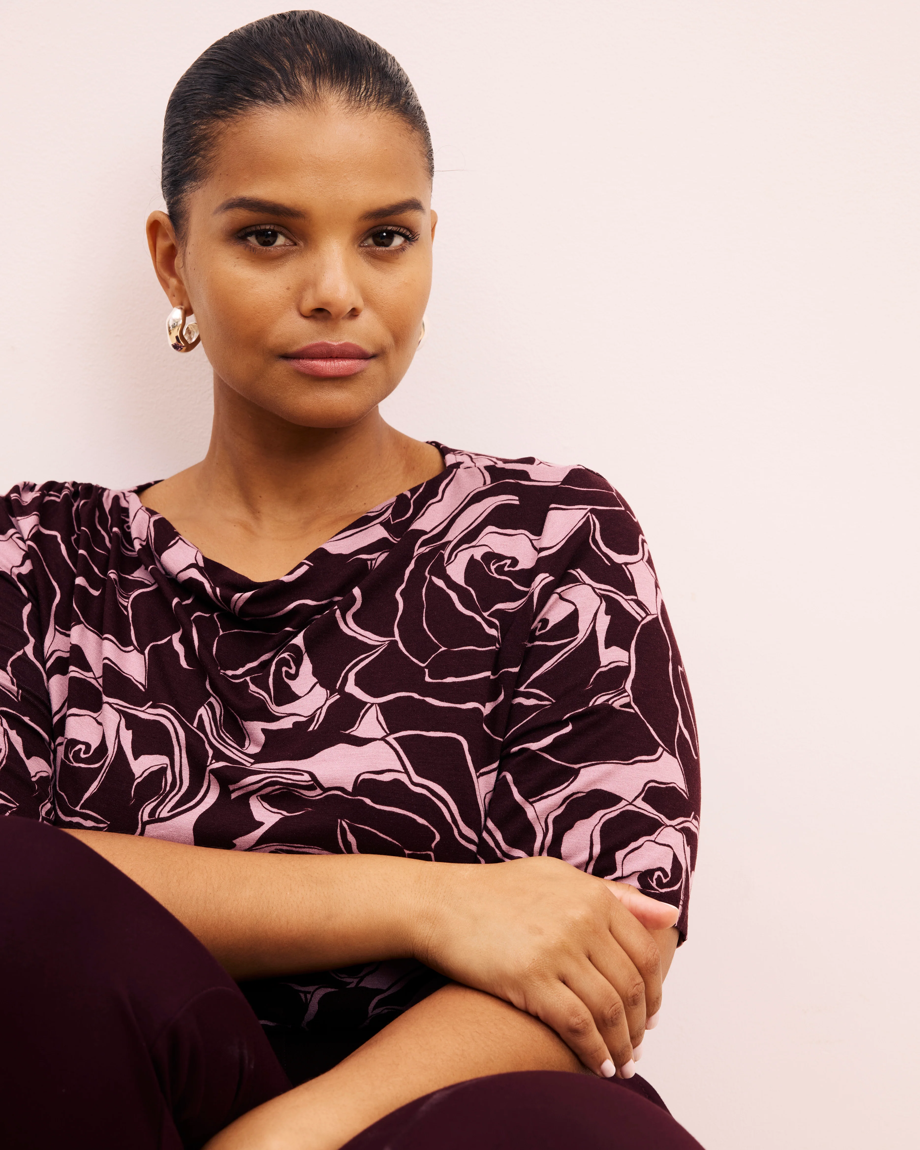 Louise Short Sleeve Liquid Jersey Top - Rose Print in Black Cherry - Image 4