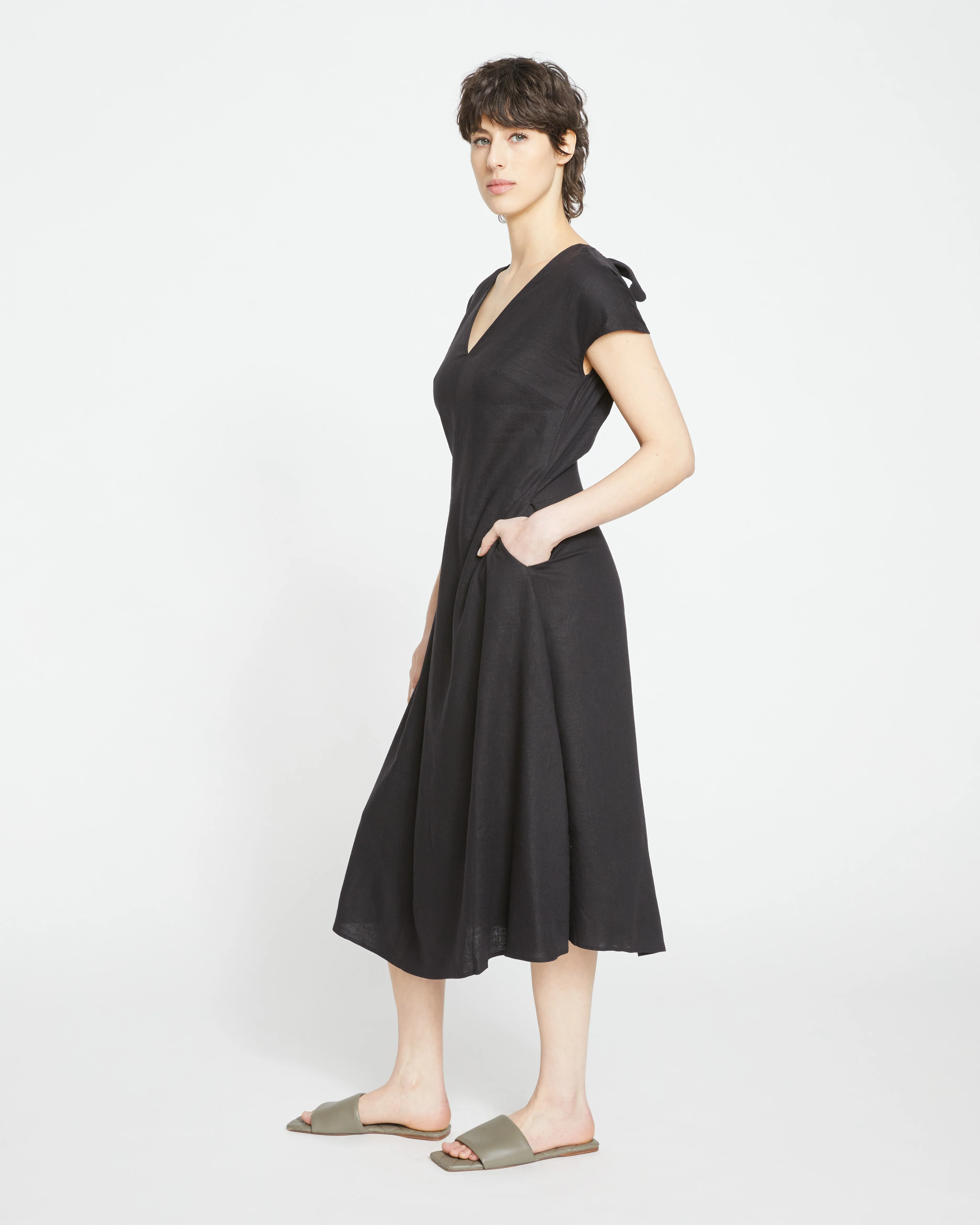 Louvre Bow Back Linen Dress - Black - Image 5