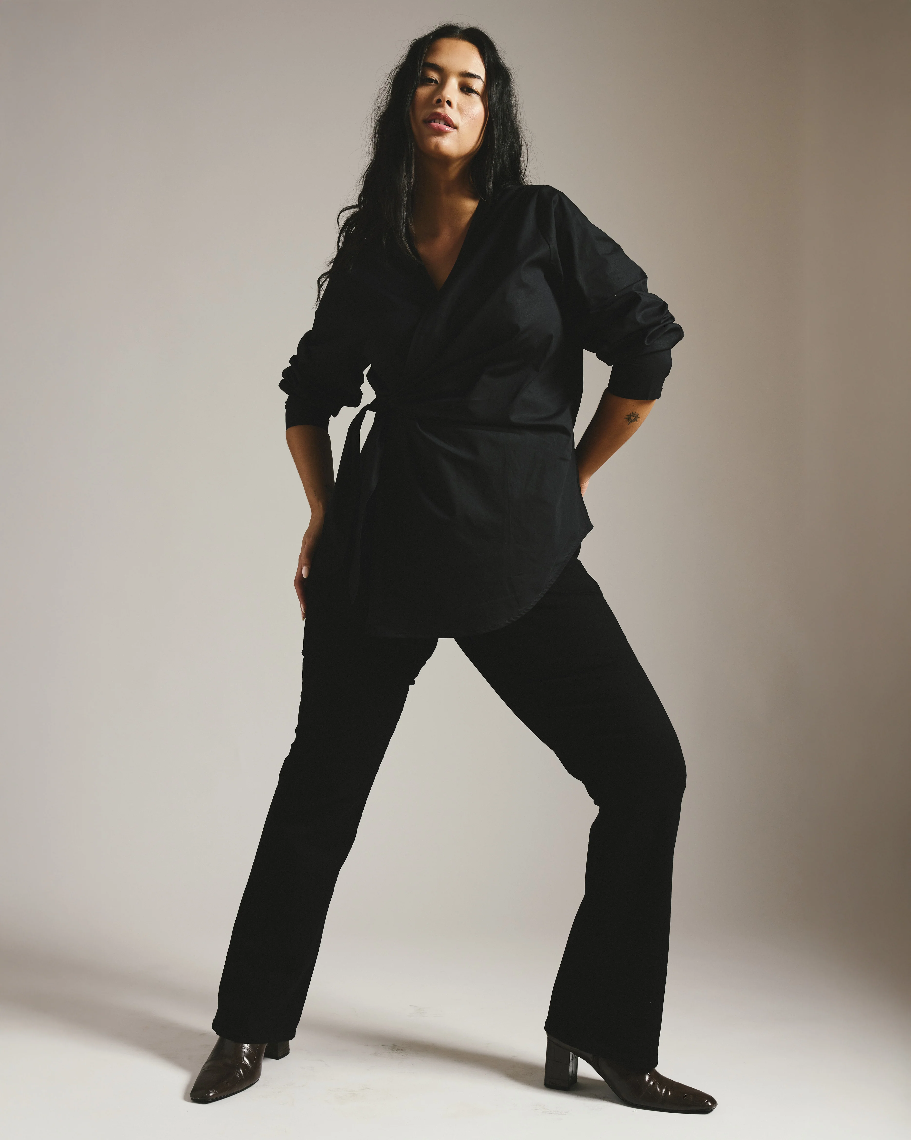 Beacon Stretch Poplin Wrap Shirt - Black - Image 4