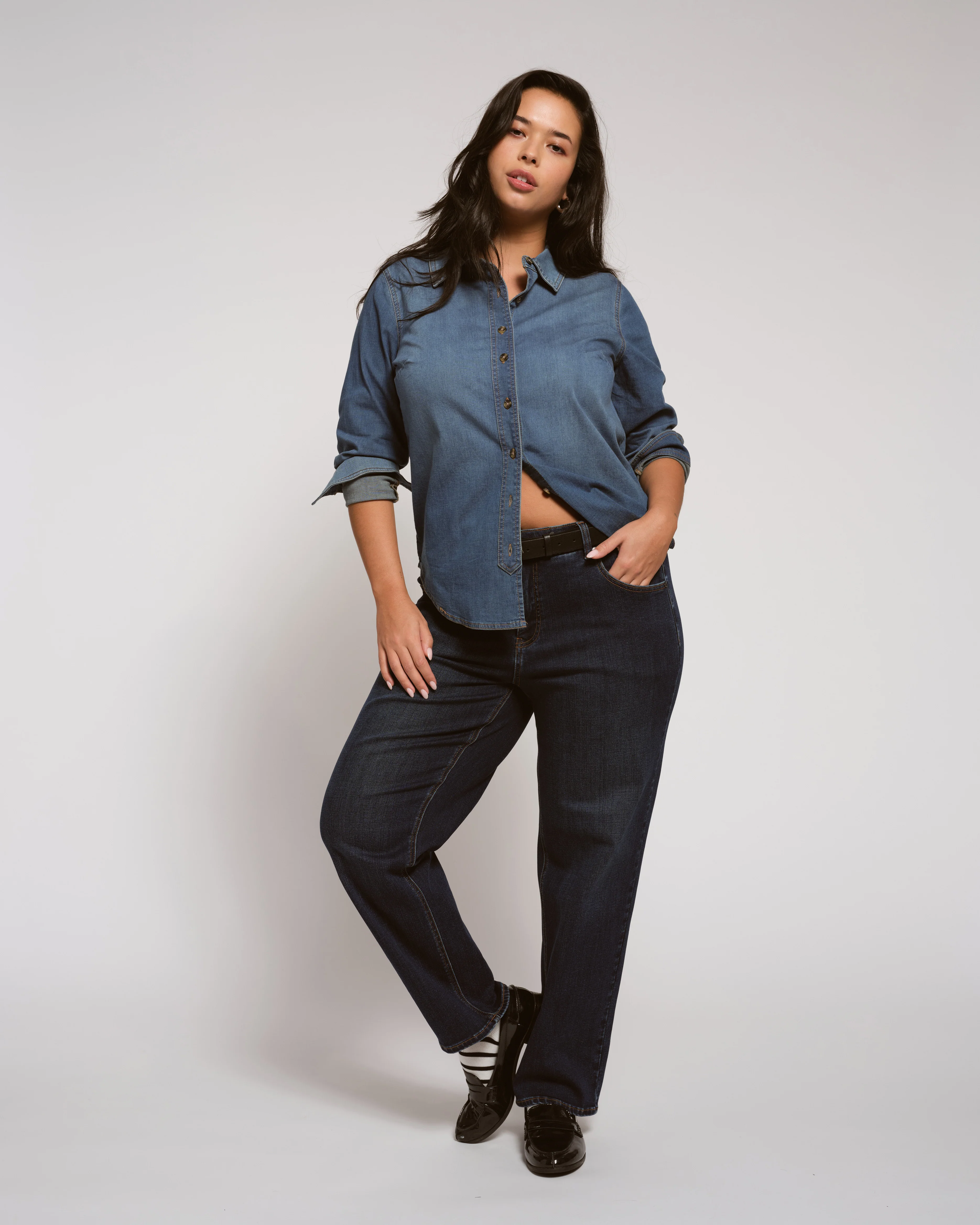 Minimalist Stretch Cotton Chambray Shirt - Vintage Indigo - Image 7