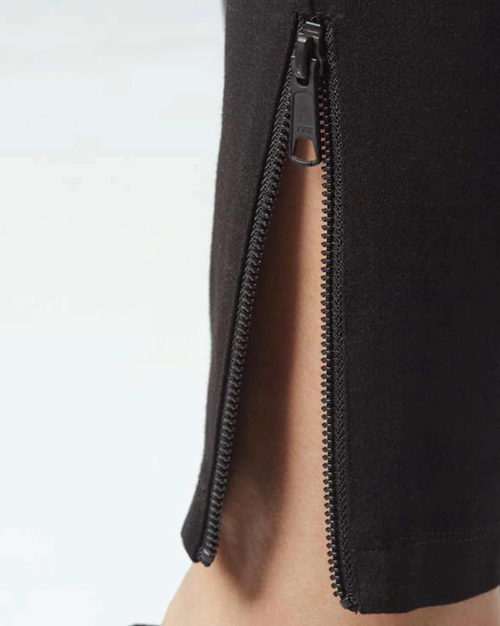 Moro Pocket Signature Ponte Pants - Black - Image 7