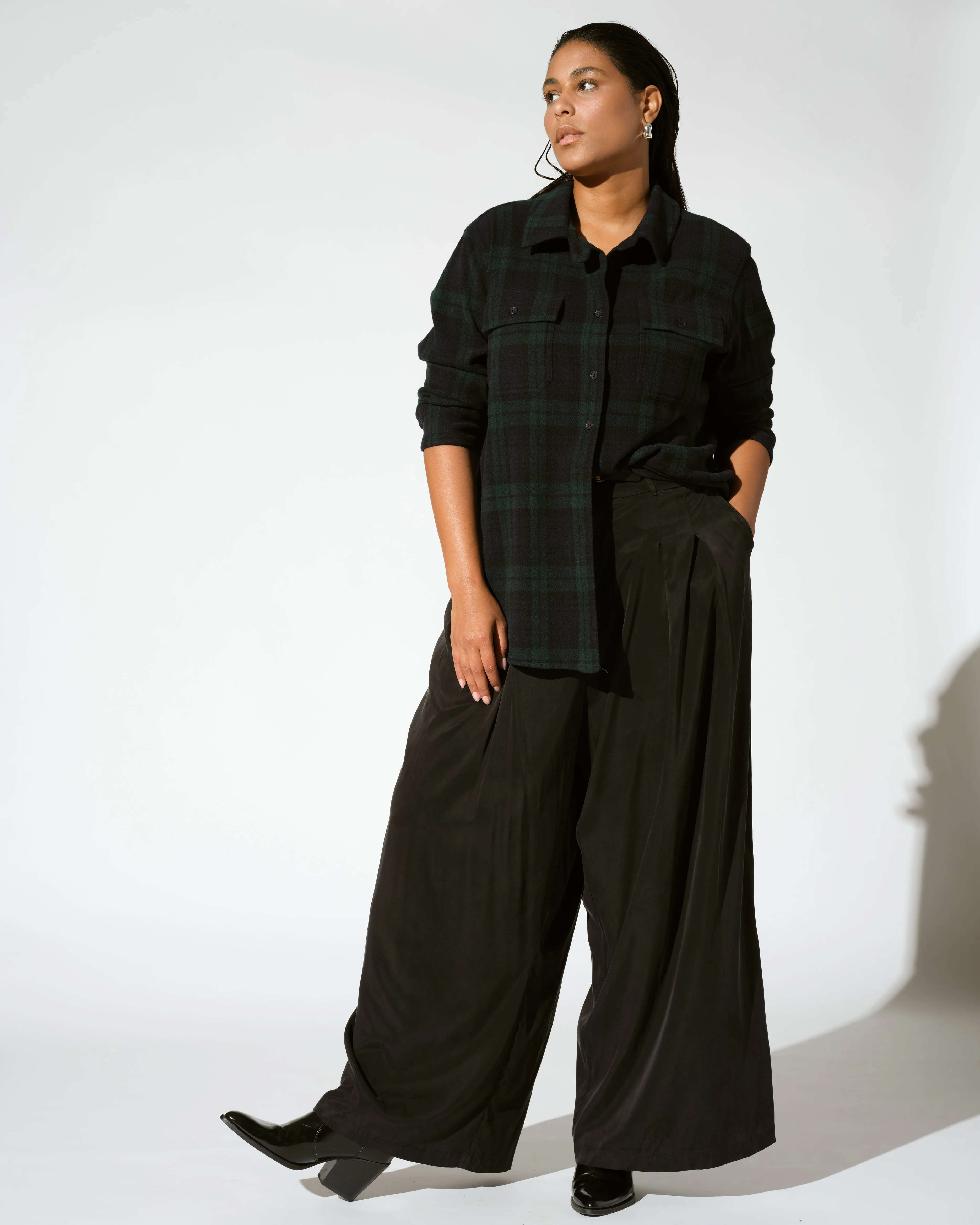 Palais Cooling Cupro Wide Leg Pant - Black - Image 4