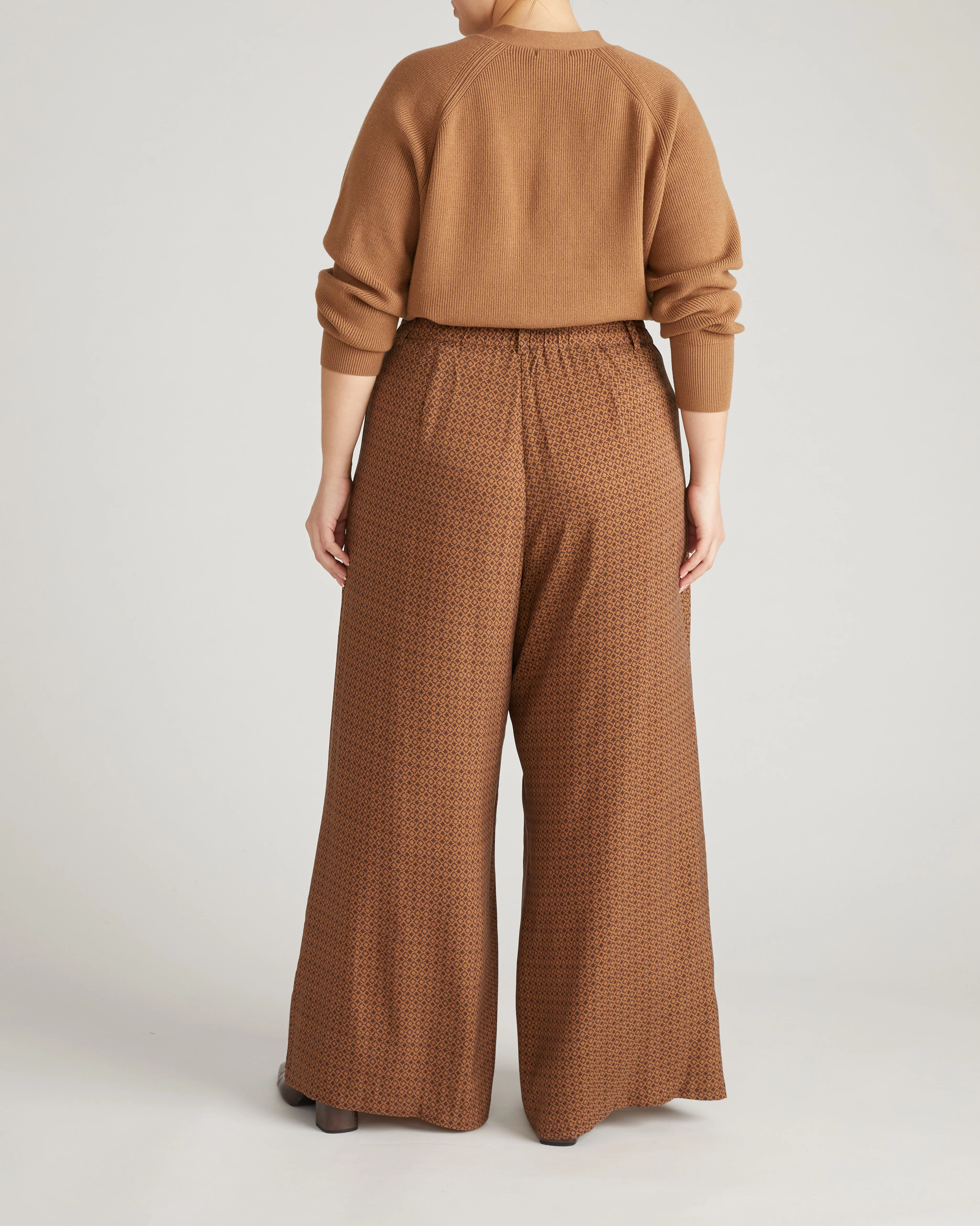 Palais Cooling Cupro Wide Leg Pant - Brown Hacienda Print - Image 4