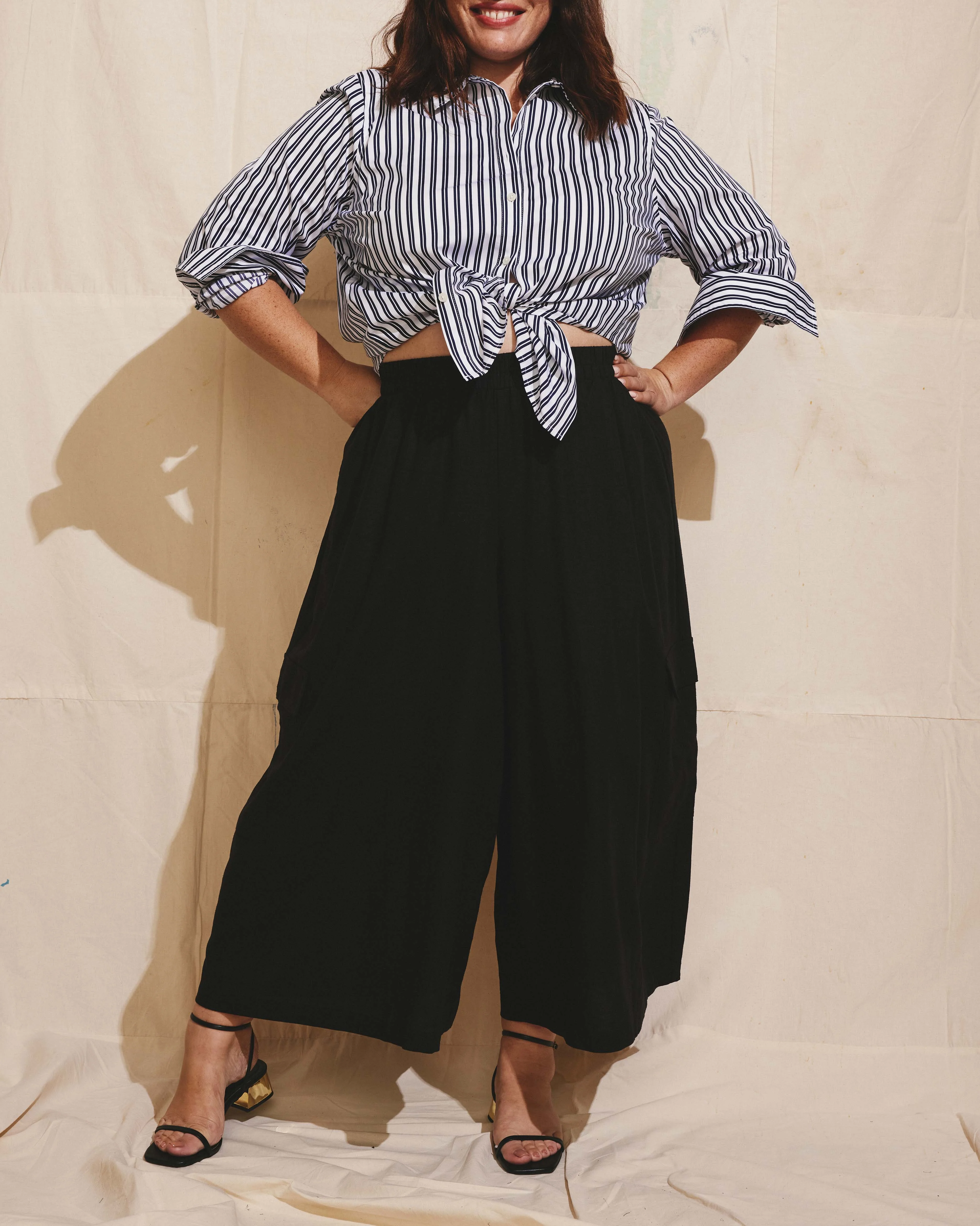 Palazzo Cargo Linen Pant - Black - Image 8