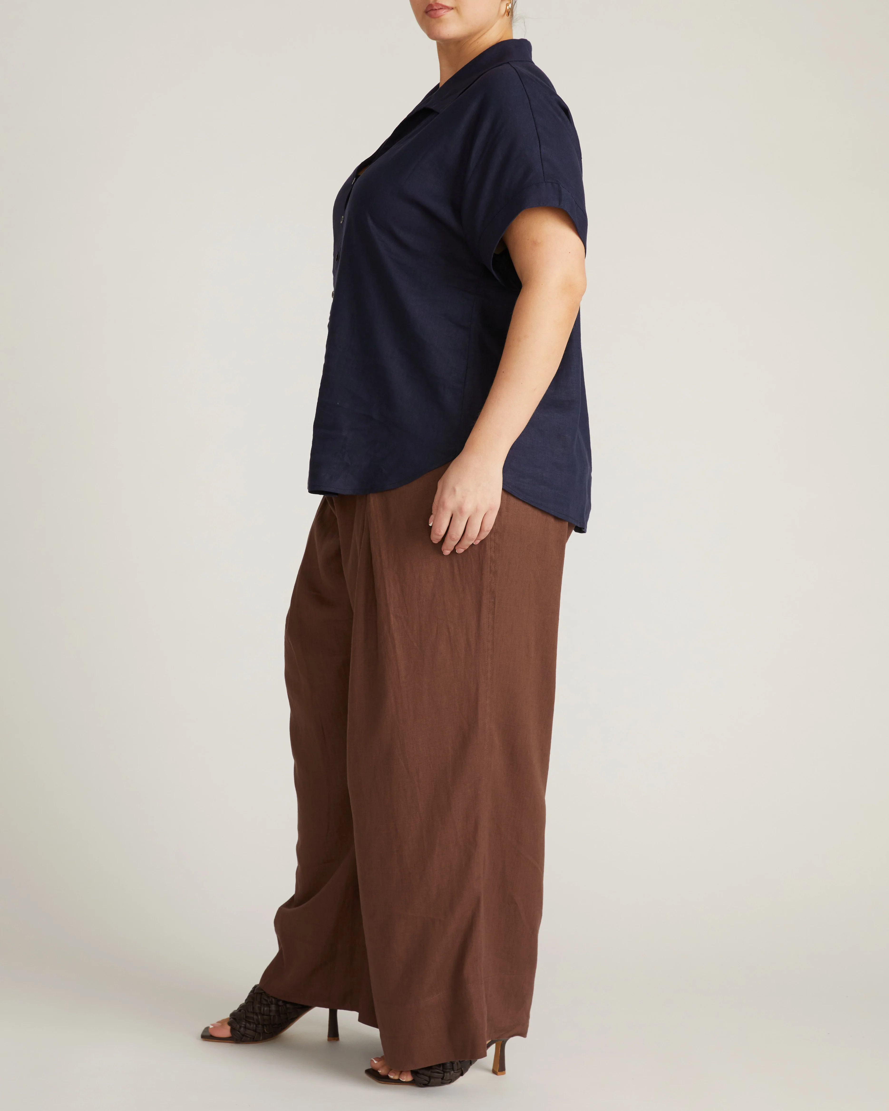 Sandy Short Sleeve Stretch Linen Shirt - Navy - Image 3