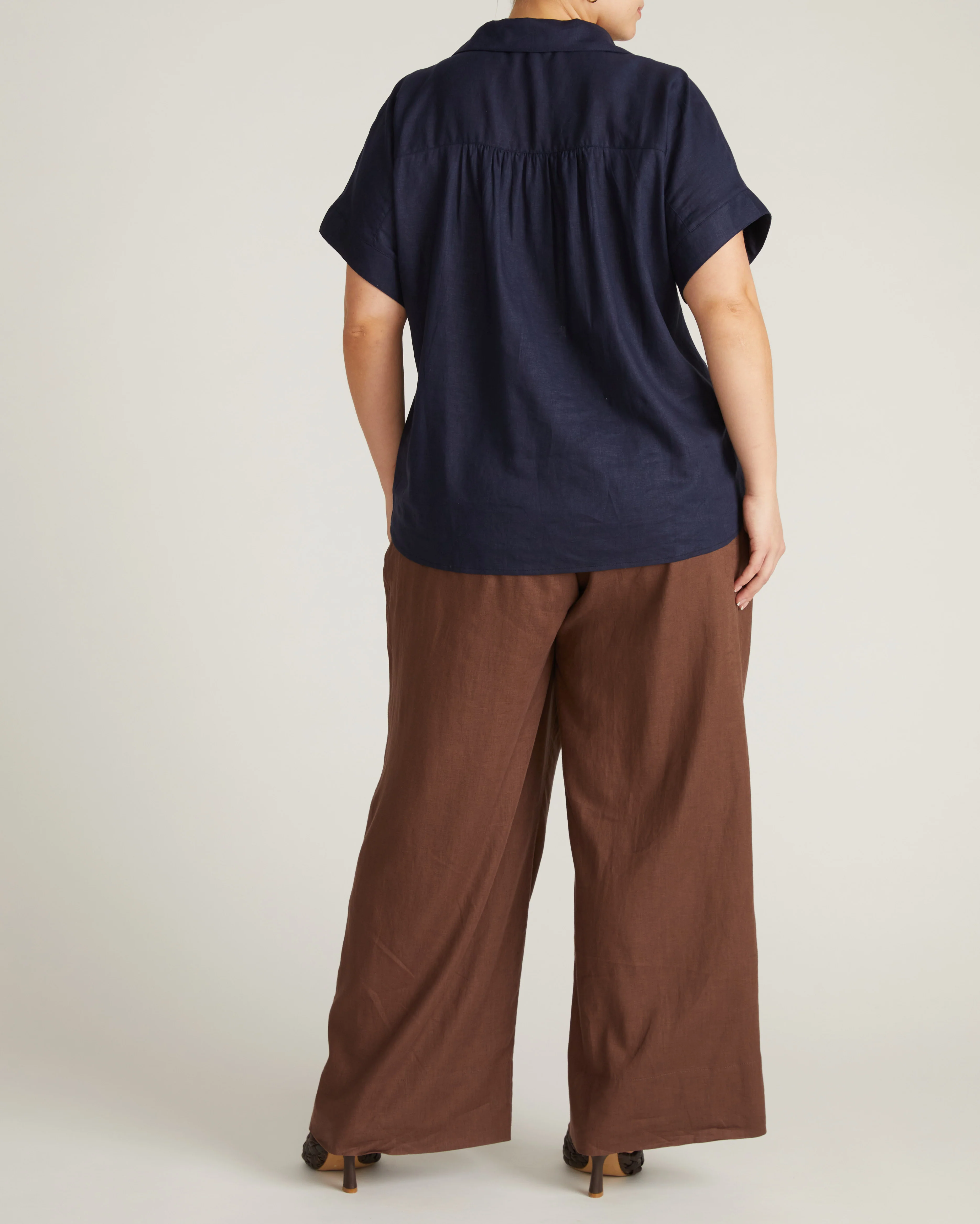 Sandy Short Sleeve Stretch Linen Shirt - Navy - Image 4