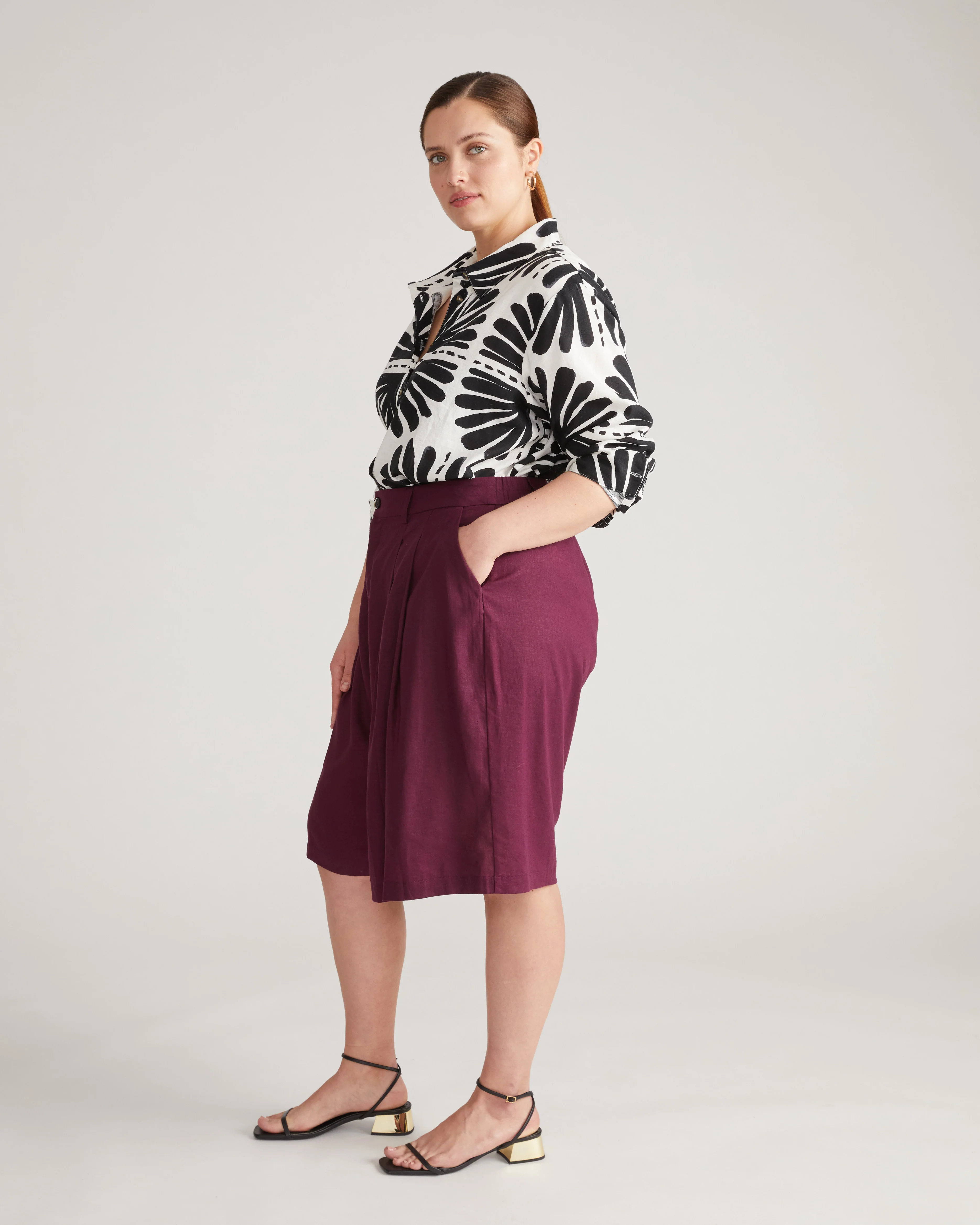 Seaport Tailored Linen Short - Acai - Image 2