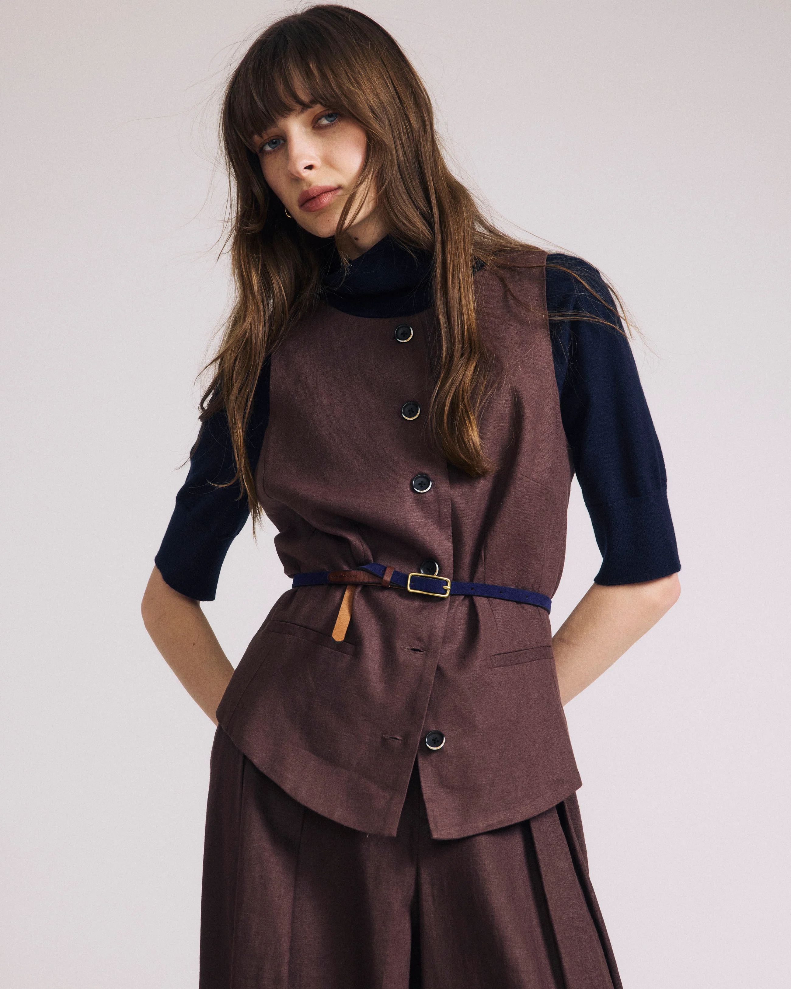 Tamsin Stretch Linen Vest - Sophisticated Brown - Image 5