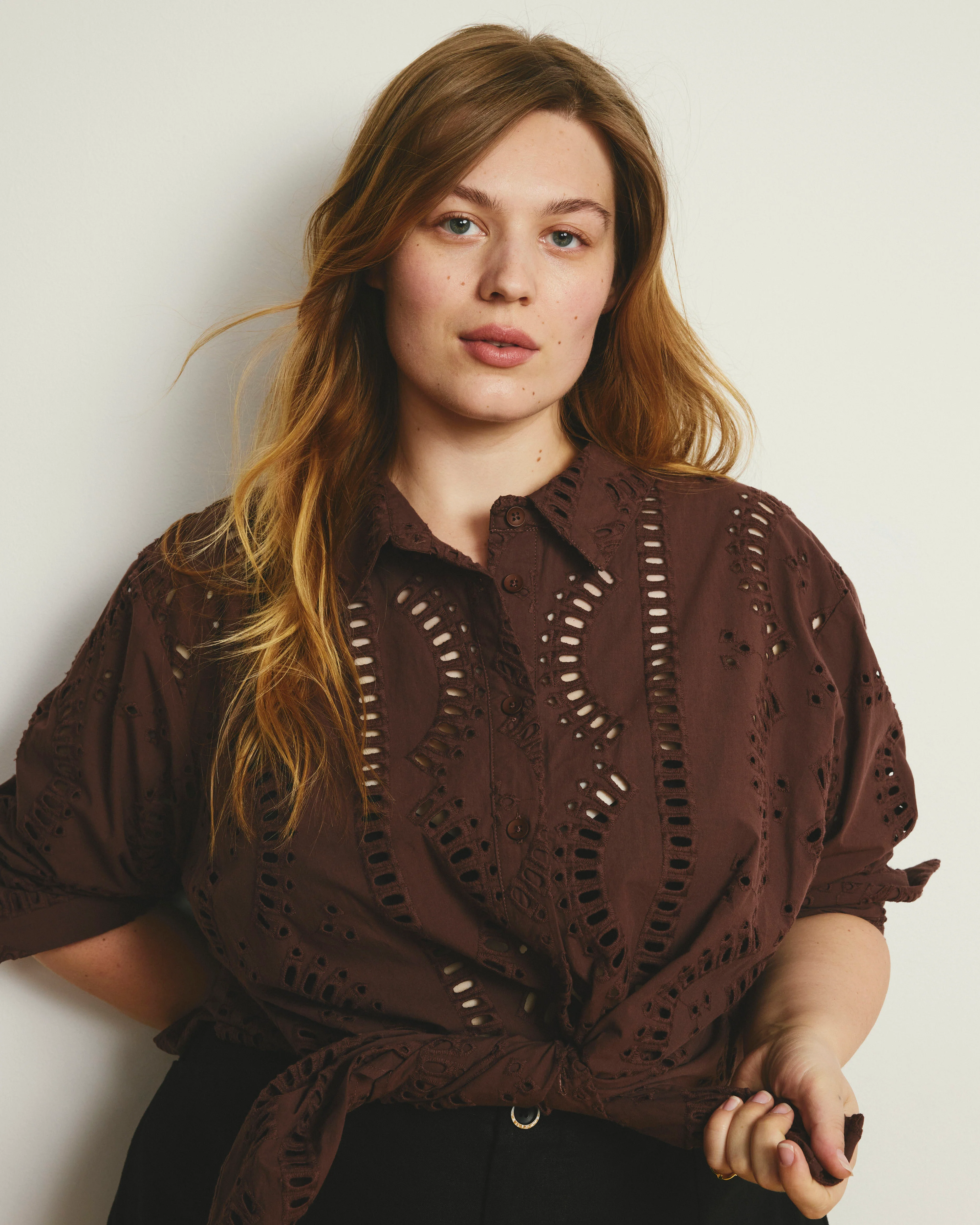 The Embroidered Artist Poplin Shirt - Peppercorn - Image 3