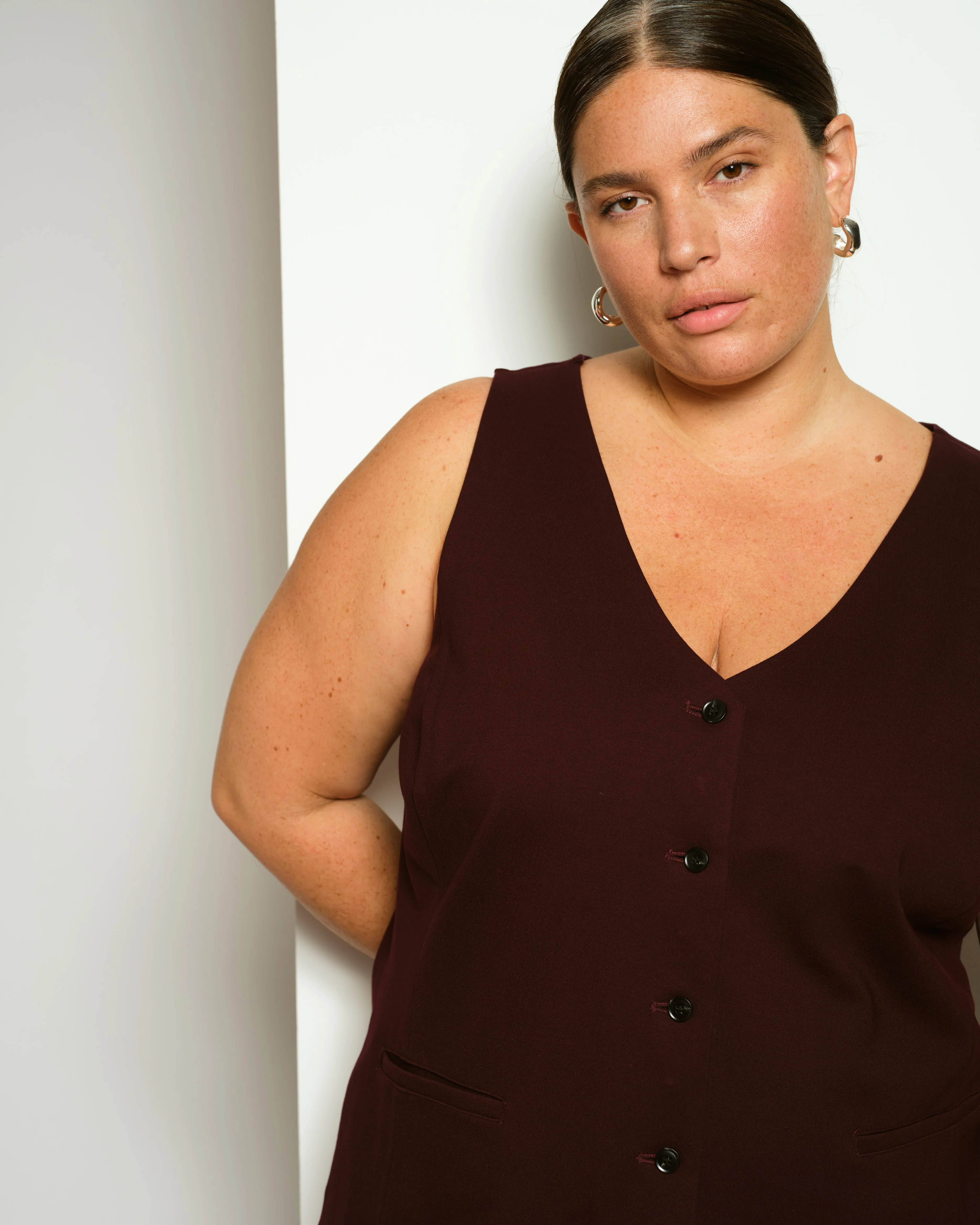 The Tailored Ponte Vest - Black Cherry - Image 3