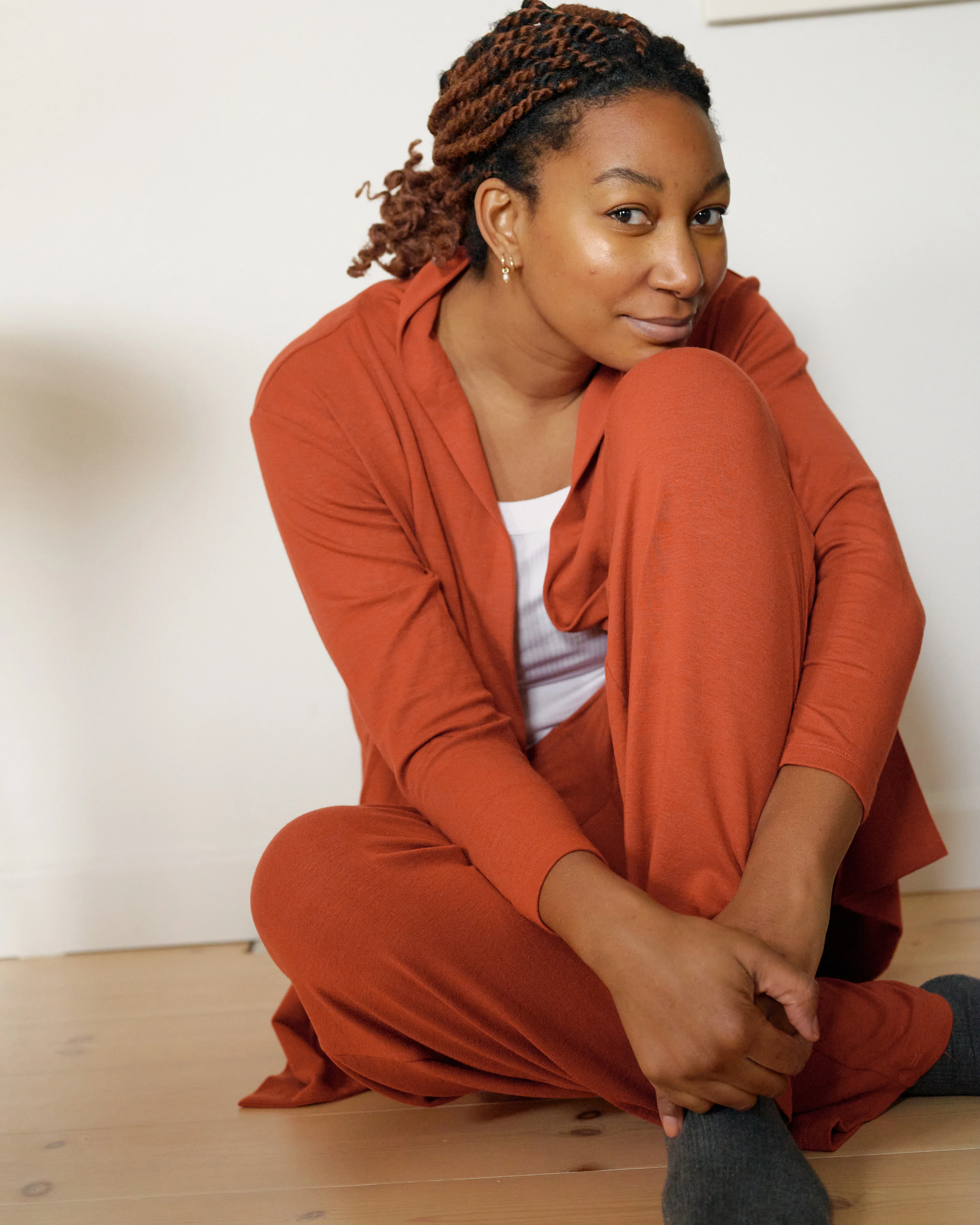 TravelKnit Relaxed Pants - Warm Russet - Image 3