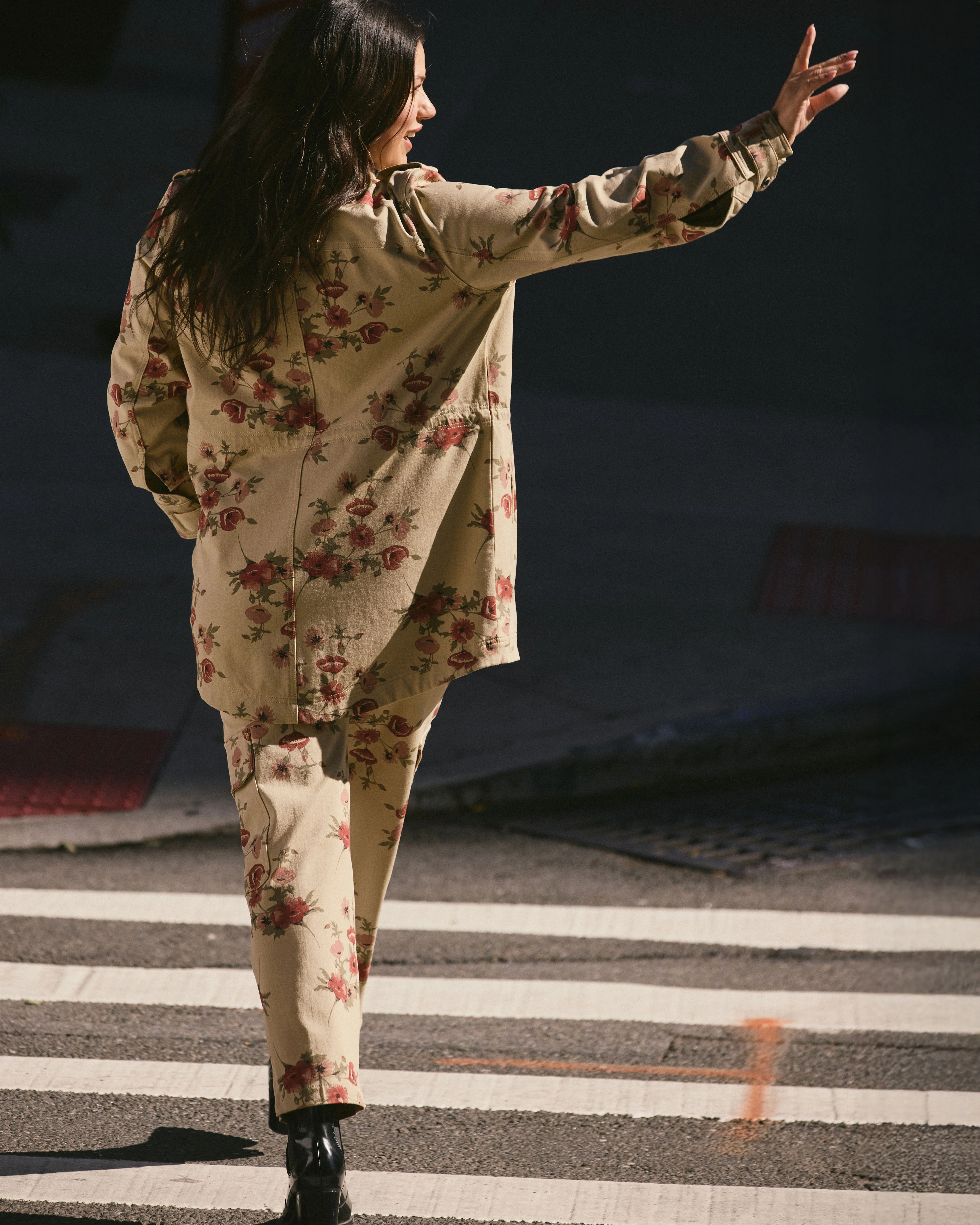 Vineyard Stretch Cotton Twill Jacket - Wild Flower Bouquet Print - Image 4
